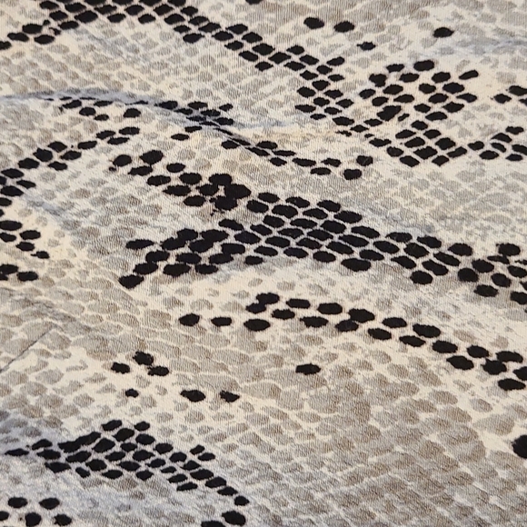 Flutter sleeve button up blouse - Picture 5 of 6